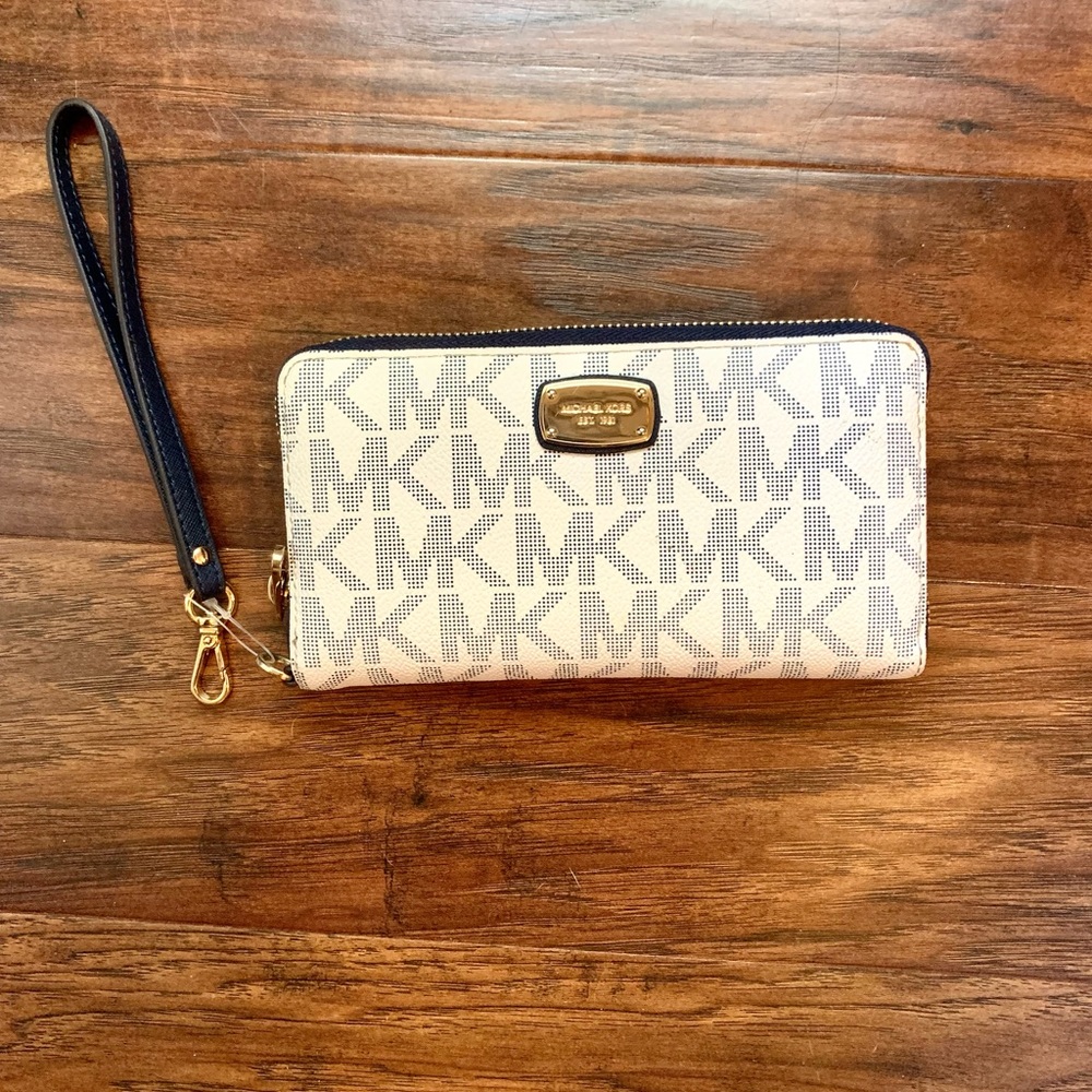 Michael Kors large wristlet wallet